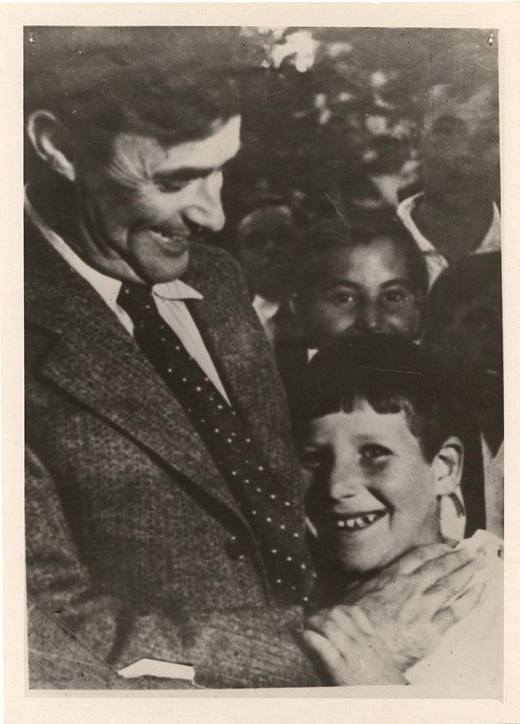 José Díaz con niños españoles en la URSS.